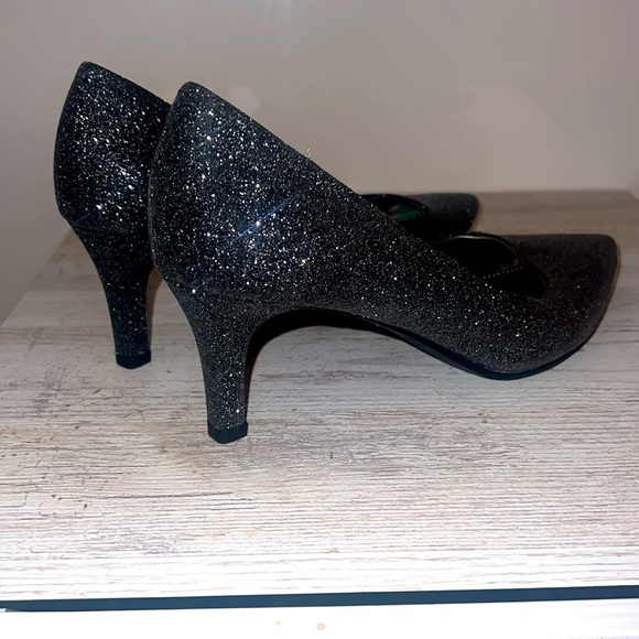 MONET Moon Light Sparkling mid heels. Size 9 like new - Picture 4 of 6